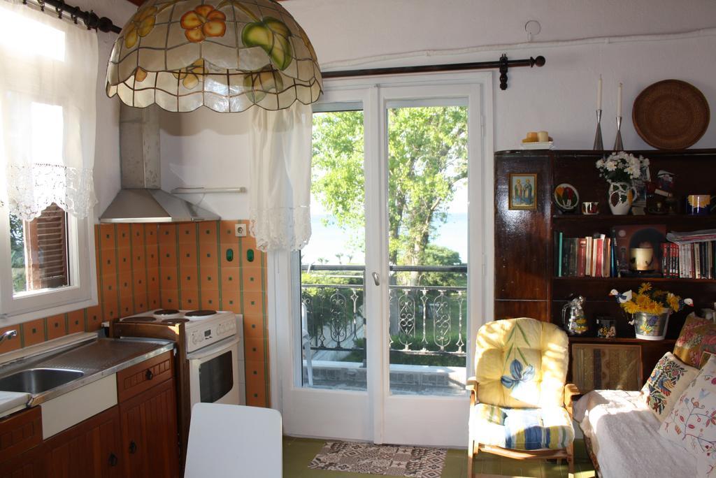 Lefka Apartment Hanioti Bagian luar foto